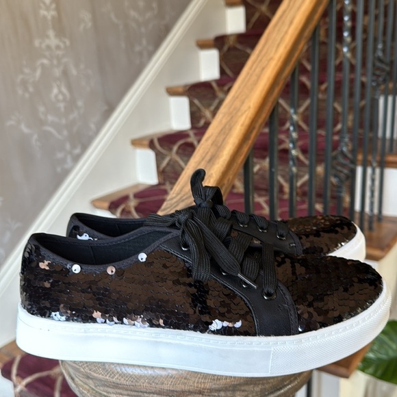 Dirty Laundry , ladies, black sequin sneakers excellent condition very clean 9 - Picture 2 of 14
